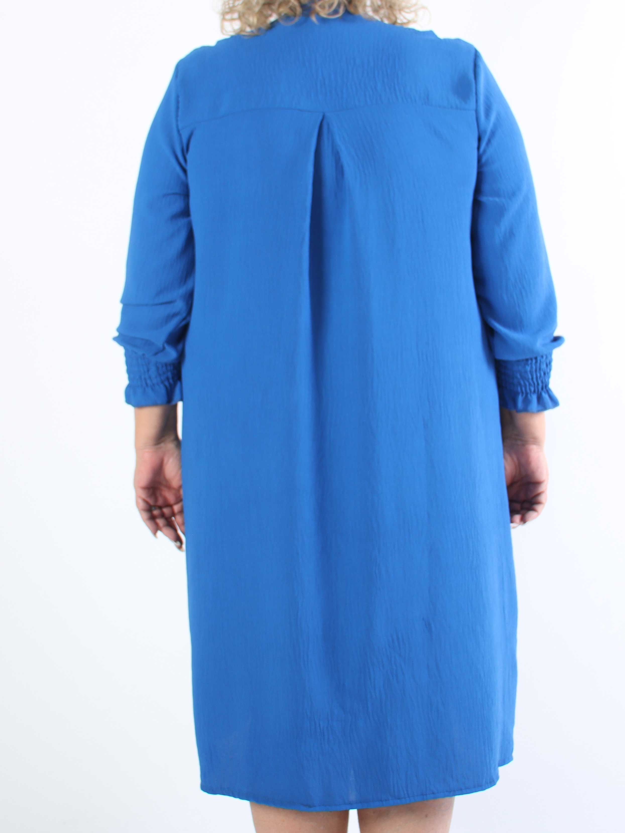 Marisol - Sød plus size kjole med smock og v-udskæring